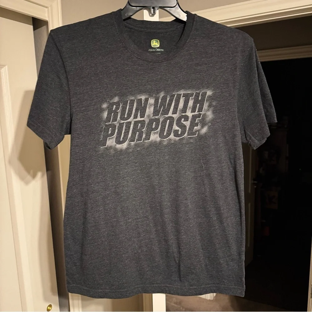 John Deere “Run With Purpose” Short Sleeve T-Shirt Men’s Medium